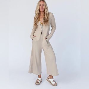 Three Bird Nest. Simply comfort. Ribbed Jumpsuit with Thumbholes - Sand.